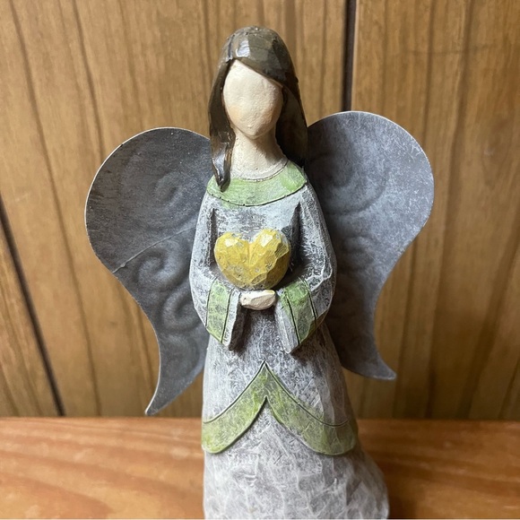 Figurine Angel with Tin Wings - Memorial Garden Angel Holding Heart - Picture 2 of 4